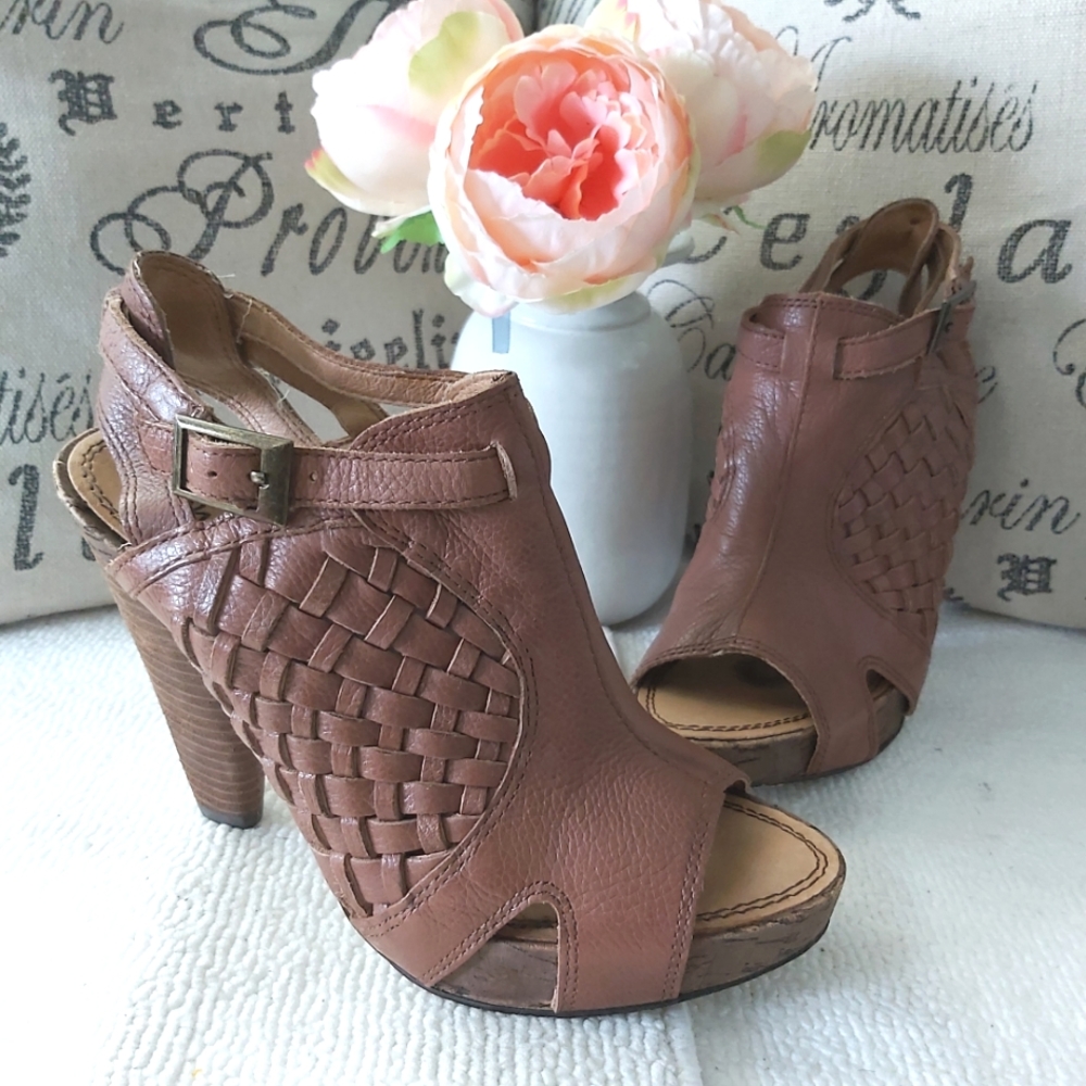 Matisse leather heeled sandals peep toe slingback